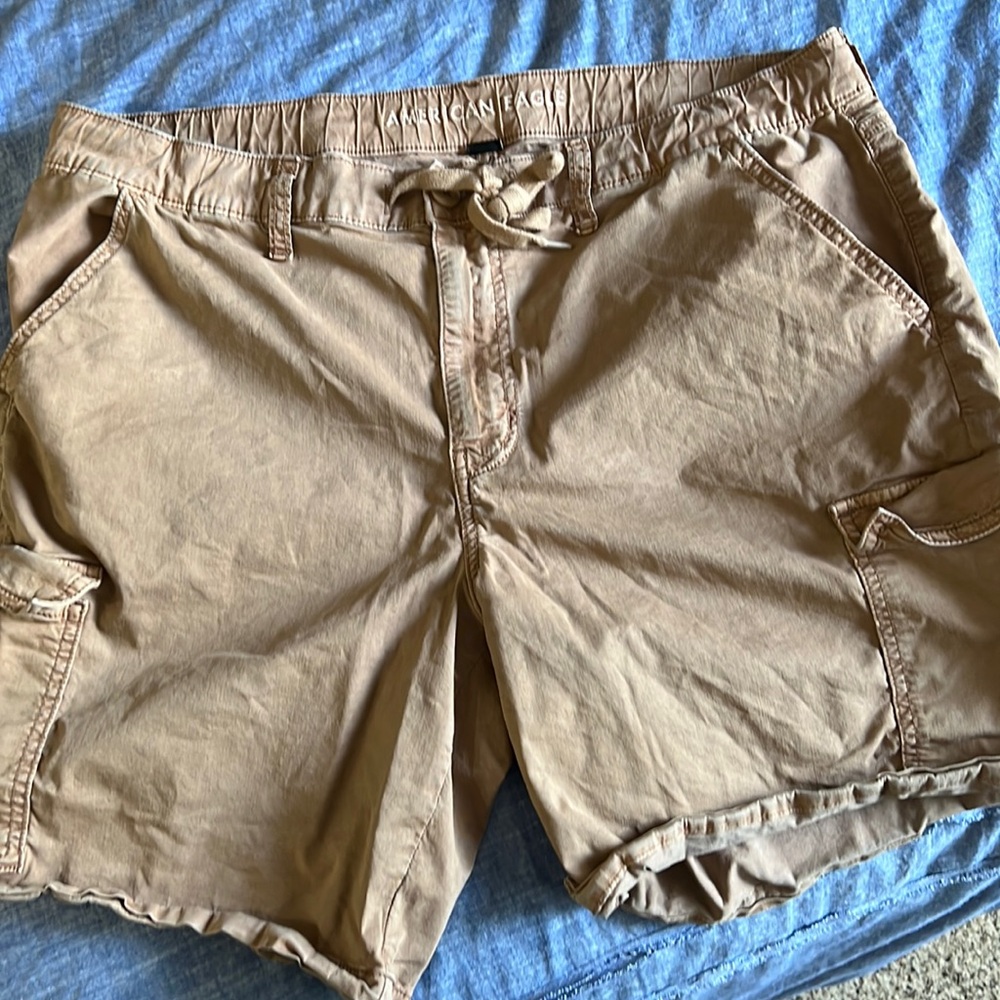 womens size 14 khaki elastic waist shorts . worn a couple of times .